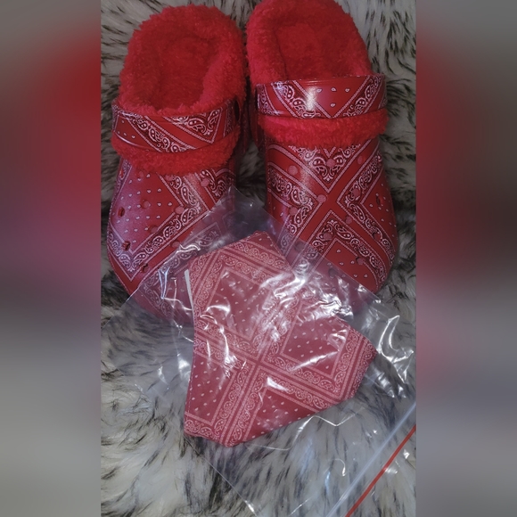 CAPE ROBBIN - Picture 3 of 5